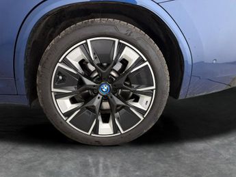 BMW iX3 80kWh M Sport Pro (286 ps) - PAN ROOF - GESTURE CONTROL - HUD