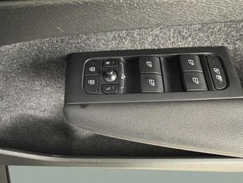 Volvo C40 Recharge 69kWh Core (231 ps) - PARK ASSIST - LED - NAV