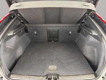 Volvo C40 Recharge 69kWh Core (231 ps) - PARK ASSIST - LED - NAV
