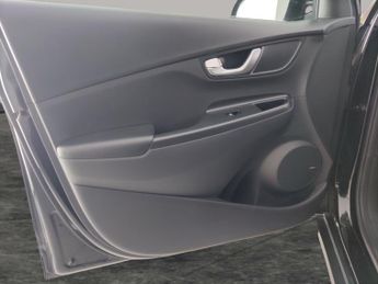 Hyundai Kona 64kWh Premium (10.5kW Charger) (204 ps) - HEATED SEATS - HEATED 