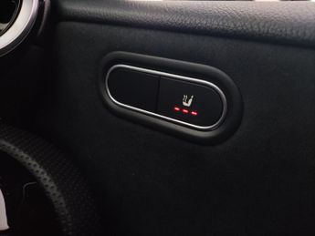 Mercedes-Benz A Class 2.0 A220d AMG Line (Executive) 8G-DCT (190 ps) - REVERSE CAM