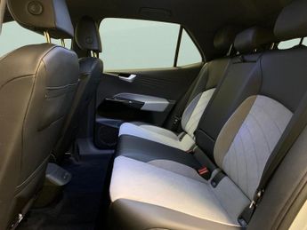 Volkswagen ID.3 Pro Performance 58kWh Life (204 ps) - HEATED SEATS - ALCANTARA -