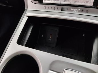Hyundai Kona 39kWh Premium (10.5kW Charger) (136 ps) - UPGRADED SOUND - LED