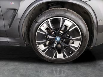 BMW iX3 80kWh M Sport Pro (286 ps) - PARK ASSIST - HK AUDIO - BLACK ROOF