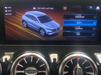 Mercedes-Benz EQA EQA 300 66.5kWh AMG Line 4MATIC (228 ps) - ADAPTIVE LIGHTS - HEA