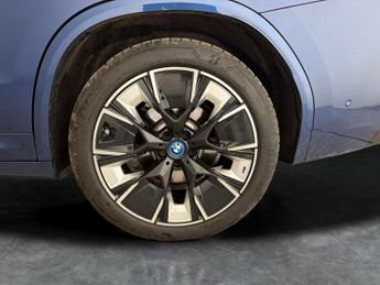 BMW iX3 80kWh M Sport Pro (286 ps) - PAN ROOF - GESTURE CONTROL - HUD
