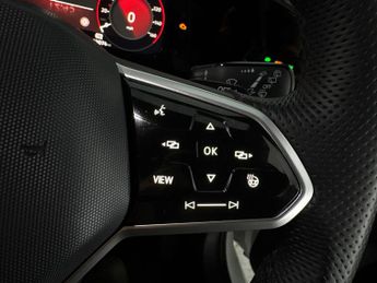 Volkswagen Golf 1.5 eTSI MHEV R-Line DSG (150 ps) - LED - HEATED STEERING - WIFI