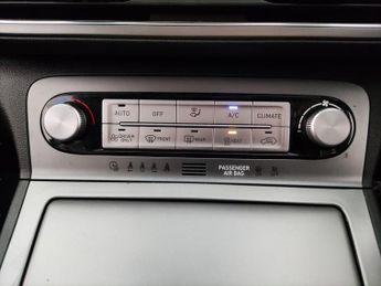 Hyundai Kona 39kWh Premium (10.5kW Charger) (136 ps) - UPGRADED SOUND - LED
