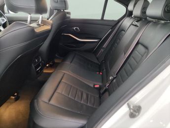 BMW 3 Series 2.0 320i M Sport (184 ps) - SUN PROTECTION GLASS - HEATED STEERI
