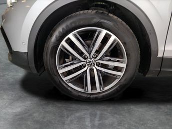 Volkswagen Tiguan 1.5 TSI Elegance DSG (150 ps) - KEYLESS ENTRY - PARK ASSIST - LE