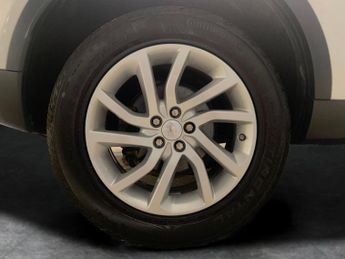 Land Rover Discovery Sport 2.0 TD4 SE Tech 4WD (180 ps) - HANDS-FREE BOOT RELEASE - BLUETOO