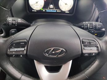 Hyundai Kona 39kWh Premium (10.5kW Charger) (136 ps) - UPGRADED SOUND - LED