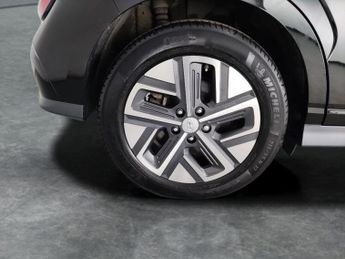 Hyundai Kona 39kWh Premium (10.5kW Charger) (136 ps) - UPGRADED SOUND - LED