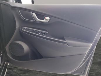 Hyundai Kona 39kWh Premium (10.5kW Charger) (136 ps) - UPGRADED SOUND - LED