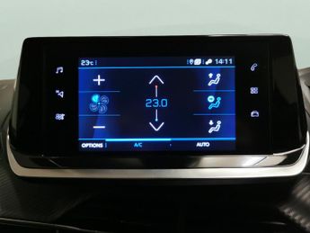 Peugeot 208 1.2 PureTech Allure Premium + EAT (130 ps) - NAV - BLUETOOTH - C