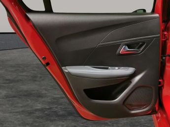 Peugeot 208 1.2 PureTech Allure Premium + EAT (130 ps) - NAV - BLUETOOTH - C