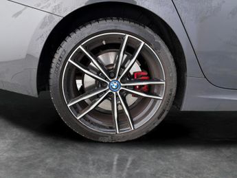 BMW 3 Series 2.0 330e 12kWh M Sport Plug-in (292 ps) - VISIBILITY PACK