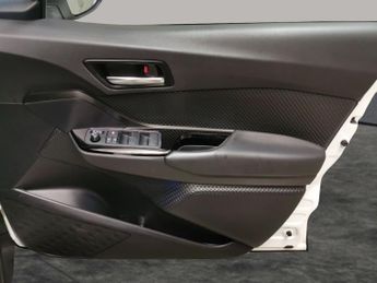 Toyota C-HR 1.8 VVT-h GPF Design CVT (122 ps) - LED - REVERSE CAM - NAV