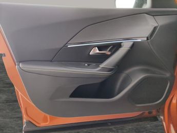 Peugeot E-2008 50kWh GT (7kW Charger) (136 ps) - LED - REVERSE CAM - NAV