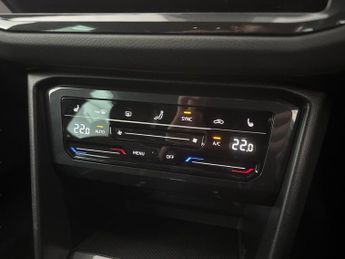 Volkswagen Tiguan 1.5 TSI R-Line DSG (150 ps) - HEATED SEATS - NAV - ASSISTANCE PA