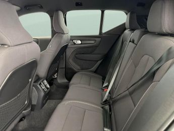 Volvo XC40 Recharge 69kWh Plus (231 ps) - KEYLESS ENTRY - PARK ASSIST - LED