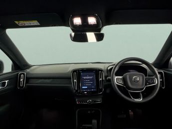 Volvo XC40 Recharge 69kWh Plus (231 ps) - KEYLESS ENTRY - PARK ASSIST - LED