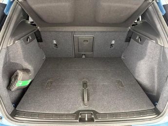Volvo XC40 Recharge 69kWh Plus (231 ps) - KEYLESS ENTRY - PARK ASSIST - LED