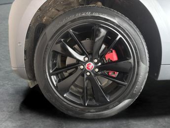Jaguar F-PACE 2.0 D165 MHEV R-Dynamic SE AWD (163 ps) - BLIND SPOT ASSIST