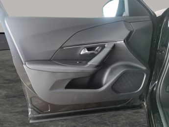 Peugeot E-2008 50kWh GT (7kW Charger) (136 ps) - LED - REVERSE CAM - NAV