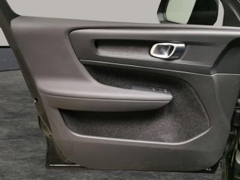 Volvo XC40 Recharge Twin 82kWh Plus AWD (408 ps) - BLACK ROOF RAILS - KEYLE