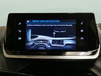 Peugeot 208 1.2 PureTech Allure Premium + EAT (130 ps) - NAV - BLUETOOTH - C