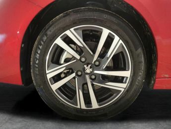 Peugeot 208 1.2 PureTech Allure Premium + EAT (130 ps) - NAV - BLUETOOTH - C