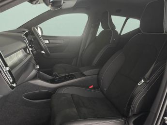 Volvo XC40 Recharge 69kWh Plus (231 ps) - KEYLESS ENTRY - PARK ASSIST - LED