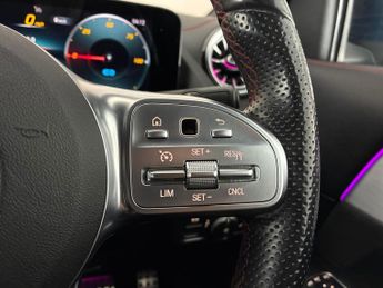 Mercedes-Benz EQA EQA 250 66.5kWh AMG Line (190 ps) - ADAPTIVE LIGHTS - HEATED LEA
