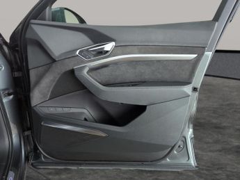 Audi e-tron 50 S line quattro 71.2kWh (313 ps) - ROOF RAILS - MMI NAV PLUS -