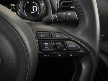 Toyota Yaris 1.5 VVT-h Dynamic E-CVT (116 ps) [City Pack] - APPLE CARPLAY - R