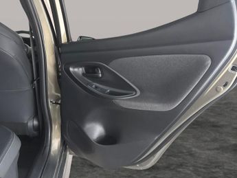Toyota Yaris 1.5 VVT-h Dynamic E-CVT (116 ps) [City Pack] - APPLE CARPLAY - R