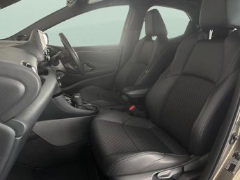 Toyota Yaris 1.5 VVT-h Dynamic E-CVT (116 ps) [City Pack] - APPLE CARPLAY - R