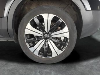 Volvo XC40 Recharge 69kWh Plus (231 ps) - KEYLESS ENTRY - PARK ASSIST - LED
