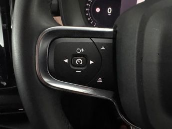 Volvo XC40 Recharge 69kWh Plus (231 ps) - KEYLESS ENTRY - PARK ASSIST - LED