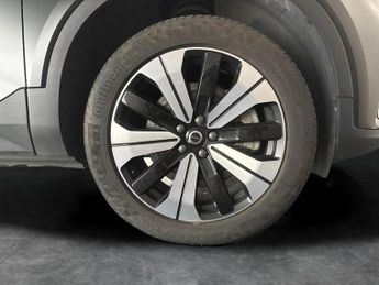 Volvo XC40 Recharge 69kWh Plus (231 ps) - KEYLESS ENTRY - PARK ASSIST - LED