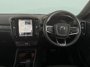 Volvo XC40 Recharge 69kWh Plus (231 ps) - KEYLESS ENTRY - PARK ASSIST - LED