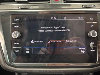 Volkswagen Tiguan 1.5 TSI Life DSG (150 ps) - SD CARD MEDIA INPUT - AUTO HEADLIGHT
