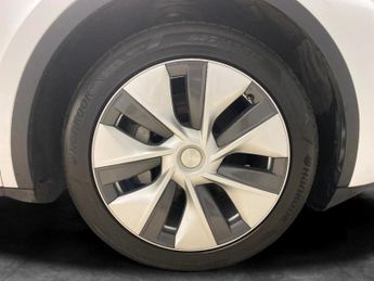 Tesla Model Y SUV RWD (346 ps) - HEATED STEERING - WIFI - BLIND SPOT ASSIST