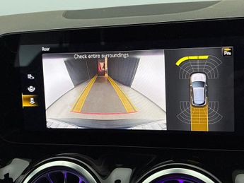 Mercedes-Benz EQA EQA 250 66.5kWh AMG Line (190 ps) - ADAPTIVE LIGHTS - HEATED LEA
