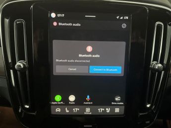 Volvo XC40 Recharge 69kWh Plus (231 ps) - KEYLESS ENTRY - PARK ASSIST - LED