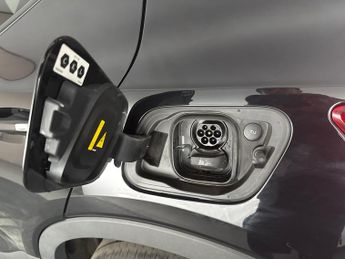 Volvo XC40 Recharge 69kWh Plus (231 ps) - KEYLESS ENTRY - PARK ASSIST - LED