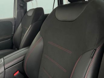 Mercedes-Benz EQA EQA 250 66.5kWh AMG Line (190 ps) - ADAPTIVE LIGHTS - HEATED LEA