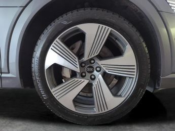 Audi e-tron 50 S line quattro 71.2kWh (313 ps) - ROOF RAILS - MMI NAV PLUS -