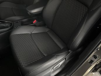 Toyota Yaris 1.5 VVT-h Dynamic E-CVT (116 ps) [City Pack] - APPLE CARPLAY - R